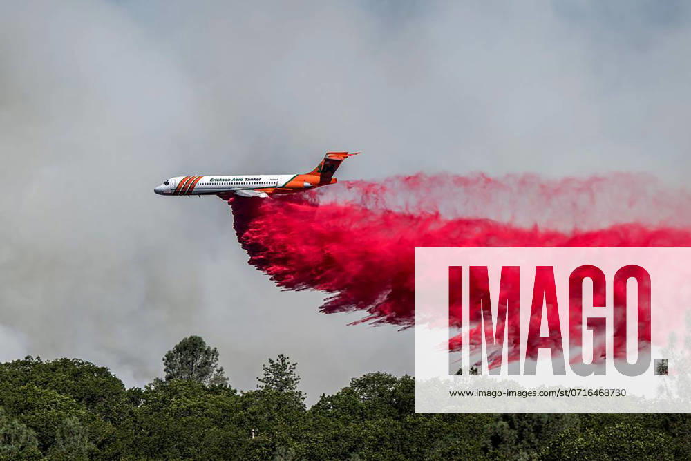 KW 30 July 25, 2024: An Erickson Aero Tanker drops retardant on the Park Fire near Cohasset Road east of Chico on Thursday, July 25, 2024. - ZUMAm67_ 20240725_zaf_m67_014