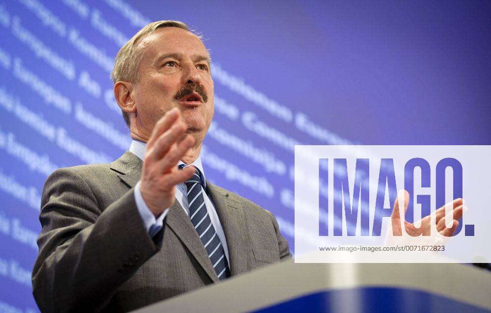 Nov. 29, 2010 - Brussels, BXL, Belgium - European Union Transport Commissioner Siim Kallas addresses a news conference on air cargo security in Brussels, Belgium on 2010-11-29 by Wiktor Dabkowski - ZUMAw80_