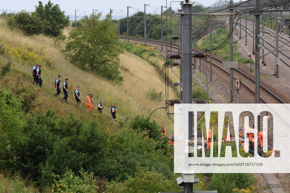 Acte de malveillance ligne TGV Lille Paris PHOTOPQR VOIX DU NORD Maillard 26 07 2024 croisilles le 26 07 2024 acte de malveillance sur la ligne TGV Lille avec gendarmerie LUDOVIC MAILLARD LA VOIX DU NORD JULY 26 2024 France Massive attack on fast train network French train operator SNCF has reported acts of intentional vandalism on several high speed rail routes The incidents, which have led to disruption, come immediately ahead of the opening of the 2024 Paris Olympics 1 NORD PAS DE CALAIS France
