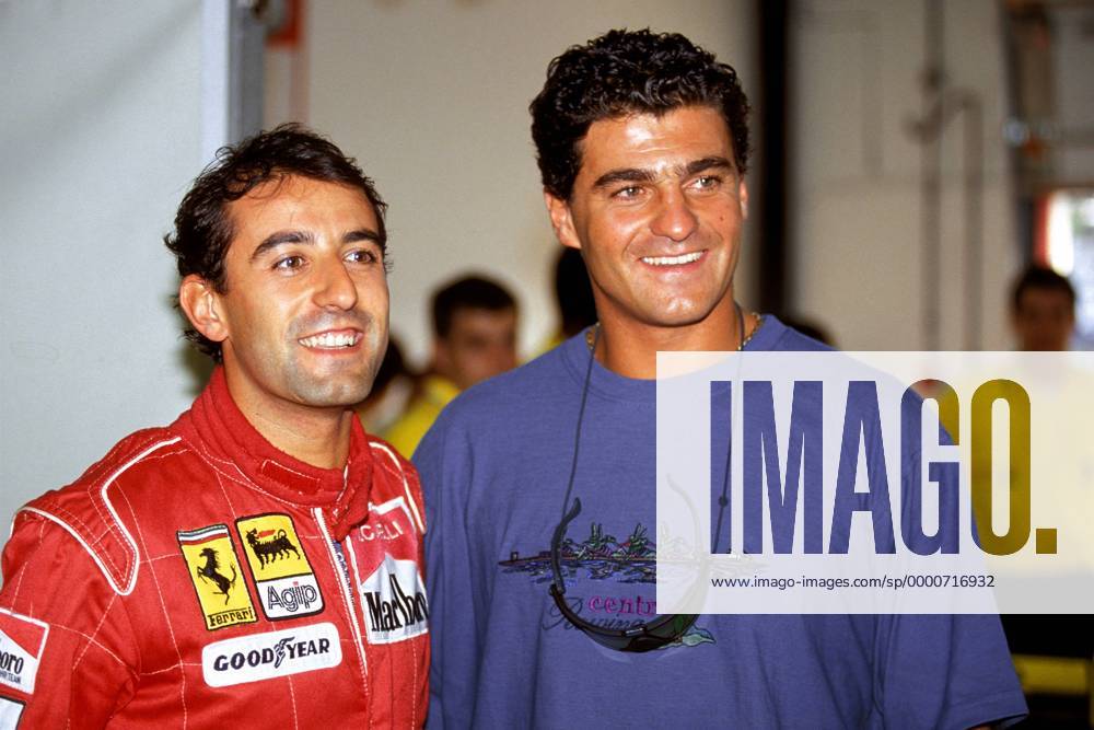 F1-Pilot Ivan Capelli (li., Ferrari) zusammen mit Ski-Profi Alberto Tomba (beide Italien) Motorsport Grand Prix Herren Formel 1 Weltmeisterschaft 1992, F1, F, GP, WM Gruppe Freude,