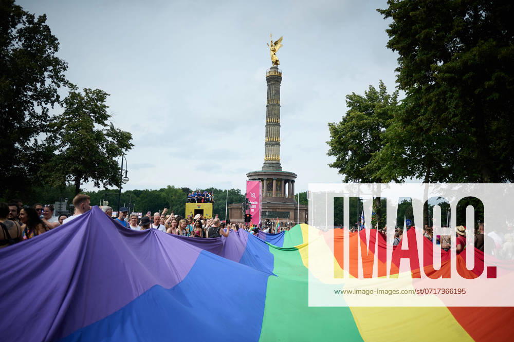 Berlin, CSD Pride Parade Impressions of the Christopher Street Day CSD Pride Parade on 27 07 2024 under the motto Only strong together for democracy and diversity in Berlin Berlin Berlin Germany