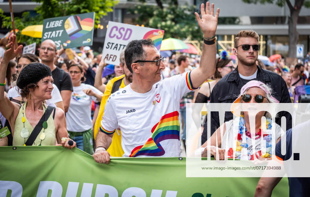 Christopher Street Day in Stgt 20240727 CSD parade in Stuttgart Cem Özdemir Federal Minister for Agriculture, The Greens