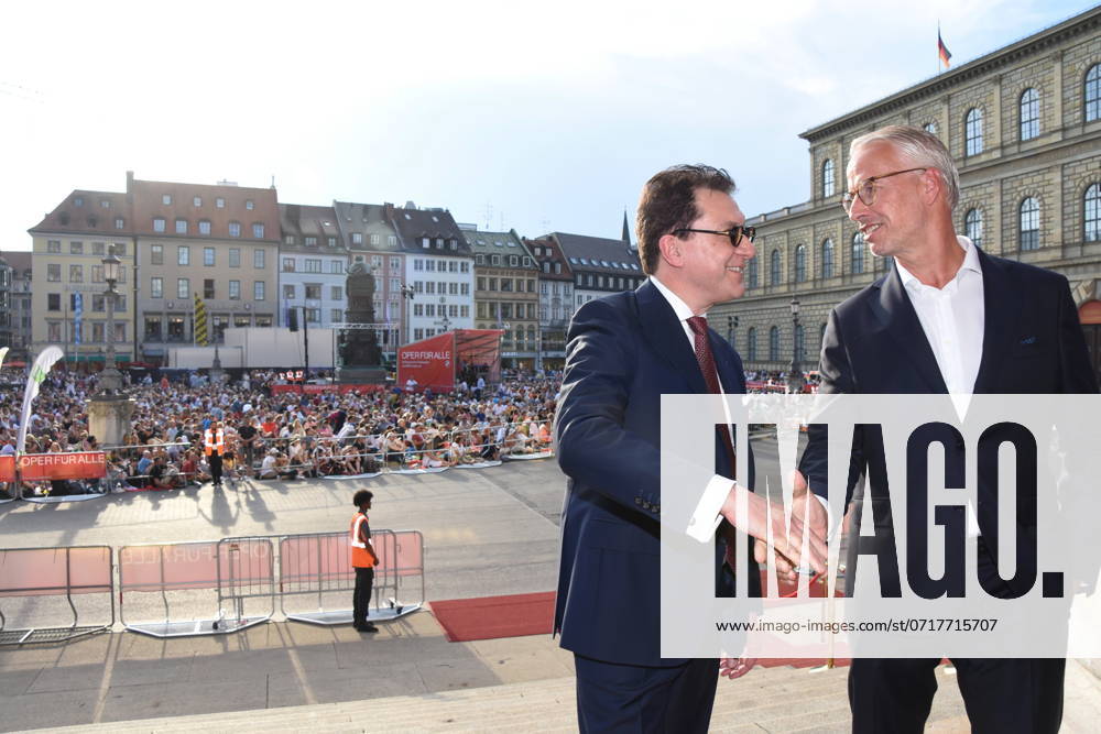 Serge Dorny Staatsintendant Bernd Doepke BMW Branch Manager Spectators Munich 27 07 2024 Max joseph Platz Natonaltheater Tosca Opera for All Munich