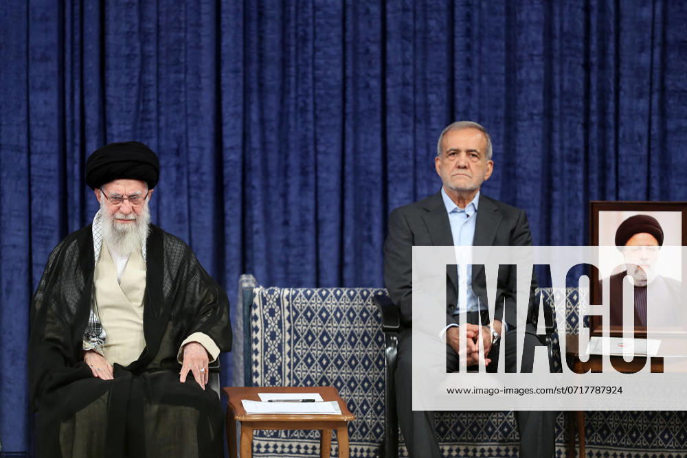 Iran, neuer Präsident Massud Peseschkian - Amtseinführung in Teheran July 28, 2024, Tehran, Iran: Iranian Supreme Leader Ayatollah ALI KHAMENEI (L) and Iran s President-elect MASOUD PEZESHKIAN (R) attend during the new president s endorsement ceremony in Tehran. On July 28, 2024, Iran s Supreme Leader, Ayatollah Ali Khamenei, officially endorsed Masoud Pezeshkian, a reformist, as the Islamic Republic s ninth president following snap elections earlier this month. Pezeshkian received the official endorsement letter from the Iranian Supreme Leader on the same day and will be sworn in before parliament on July 30. Tehran Iran - ZUMAi98_ 20240728_zih_i98_010