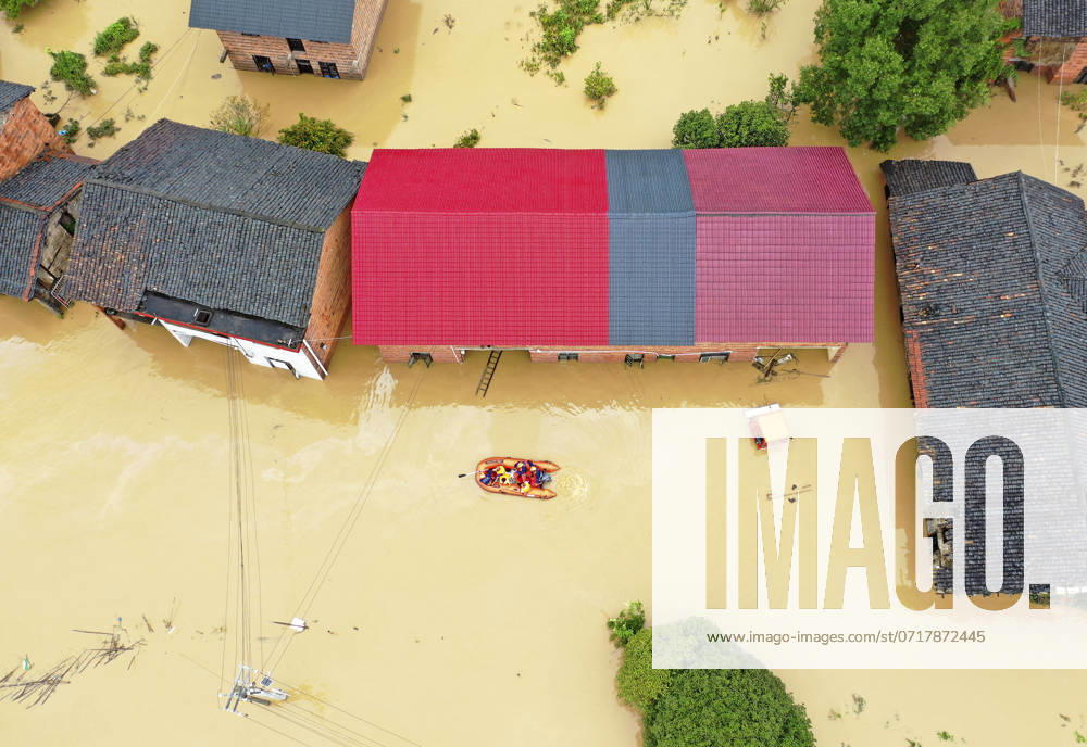 (240728) -- CHANGSHA, July 28, 2024 -- An aerial drone photo taken on July 28, 2024 shows rescuers relocating residents at Jingtang Village of Zixing City, central China s Hunan Province. The residual winds from Typhoon Gaemi continue to bring heavy rains to many places in Hunan Province, and local authorities are actively carrying out rescue and relief work. (Photo by Xinhua) CHINA-HUNAN-TYPHOON GAEMI-RESCUE(CN) LixKe