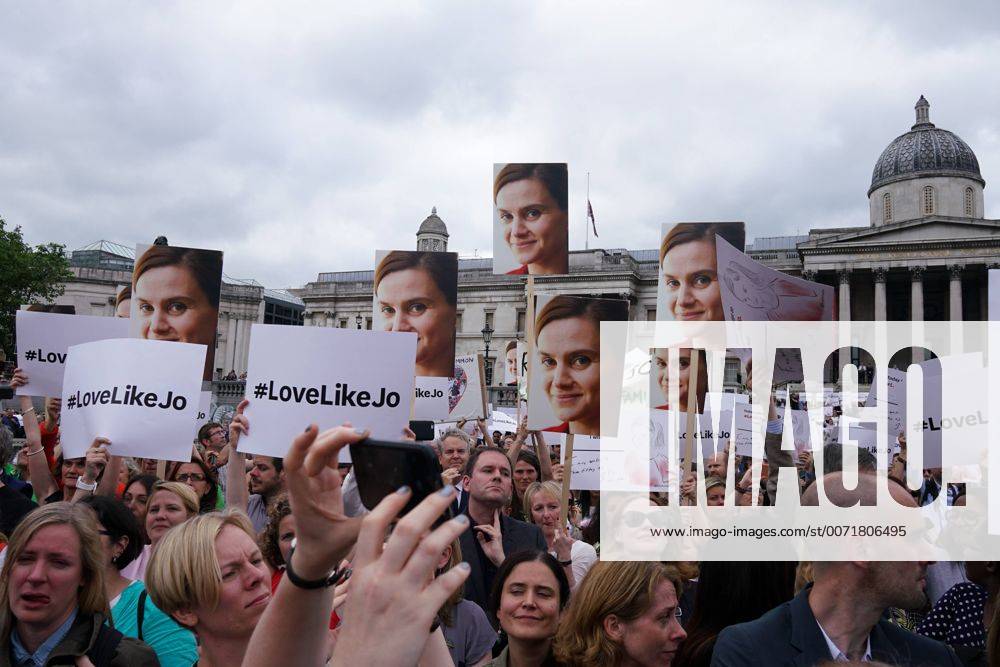 Thousands of people gather in Trafalgar Square, London, to pay tribute to the murdered minister of Parliament, Jo Cox on what would have been her 42nd birthday. JUNE 22nd 2016 SLIx161960