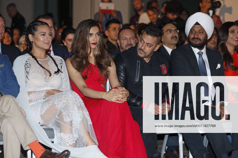 Verleihung der Bollywood Oscars in Madrid Executive director Maruti Suzuki, R. S. Kalsi (R) and Indian actors Sonakshi Sinha (L), Deepika Padukone (2L) and Salman Khan (2R), during the presentation of the IIFA-Madrid 2016, the awarding gala of Bollywood s Oscars, at Palace Hotel in Madrid, Spain, 23 June 2016. EFE Javier Lizon PRESENTATION OF THE IIFA AWARDS GALA IN MADRID !ACHTUNG: NUR REDAKTIONELLE NUTZUNG! MAD003 20160623-636023168454170182