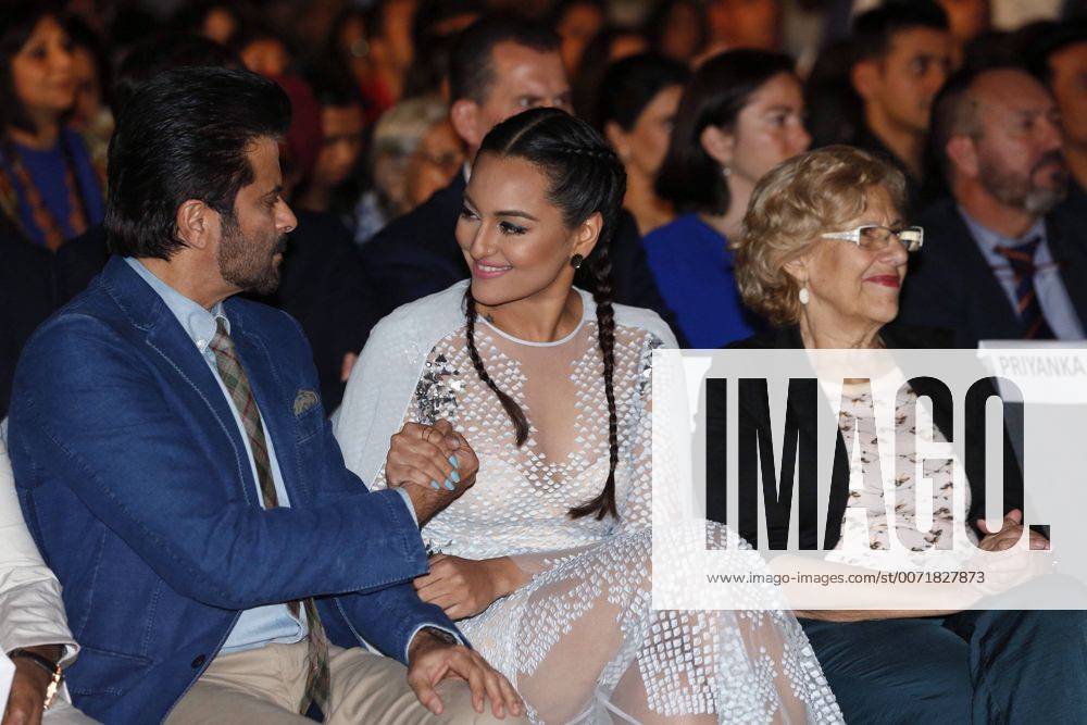 Verleihung der Bollywood Oscars in Madrid Madrid s Mayoress Manuela Carmena (R) and Indian actors Anil Kapoor (L) and Sonakshi Sinha (C) during the presentation of the IIFA-Madrid 2016, the awarding gala of Bollywood s Oscars, at Palace Hotel in Madrid, Spain, 23 June 2016. EFE Javier Lizon PRESENTATION OF THE IIFA AWARDS GALA IN MADRID !ACHTUNG: NUR REDAKTIONELLE NUTZUNG! MAD005 20160623-636023169842258182