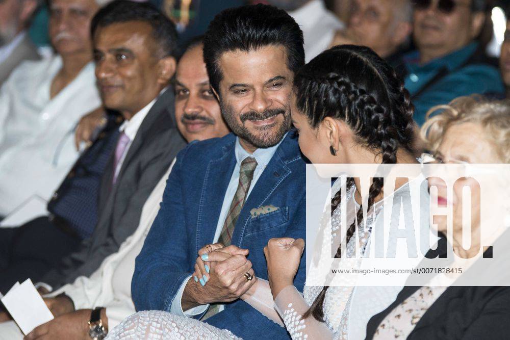 Verleihung der Bollywood Oscars in Madrid Indian actor Anil Kapoor and indian actress Sonakshi Sinha during the presentation of the IIFA Awards in Madrid. June 23, 2016. (20160623009)