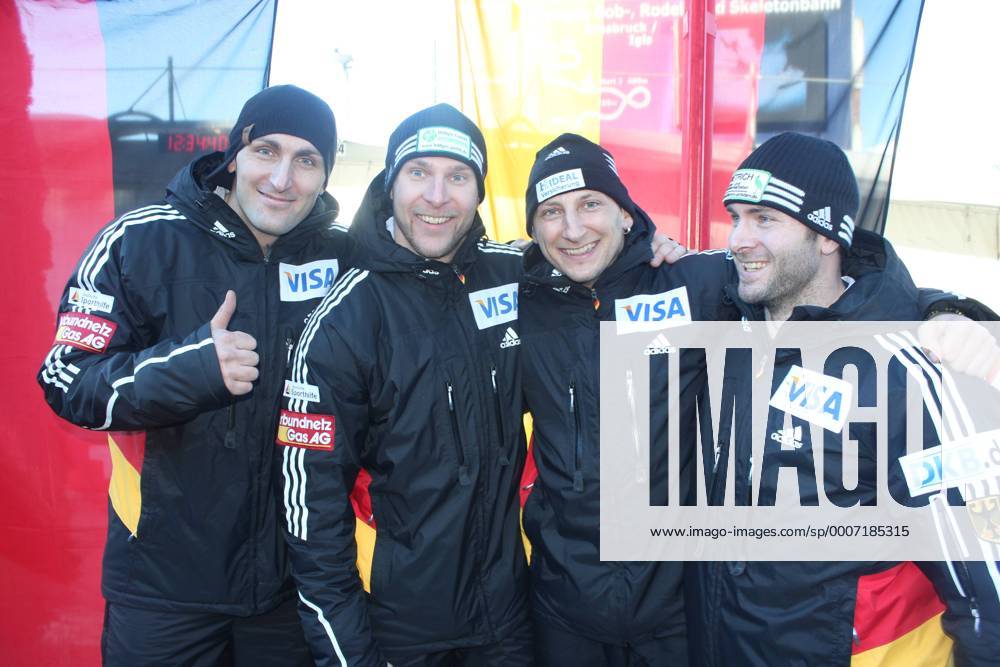 Siegerehrung Viererbob, Platz 2 für v.li.: Kevin Kuske, Ronny Listner, Pilot Thomas Florschütz und Andreas Barucha (alle GER)