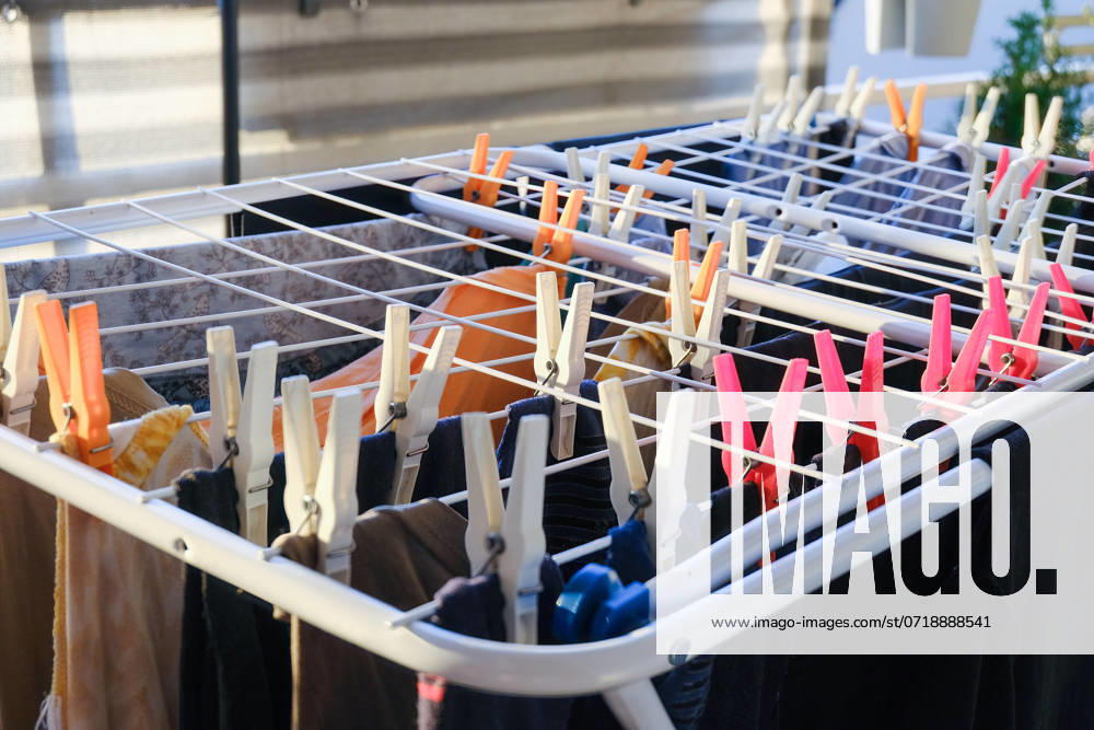 Düsseldorf 31 07 2024 clothes horse colorful clothesline clothespins clothespins sustainable environmentally friendly air-drying wet laundry balcony solar energy wind energy sunlight solar heat solar heat save electricity no tumble dryer electricity bill electricity consumption washing towel tow