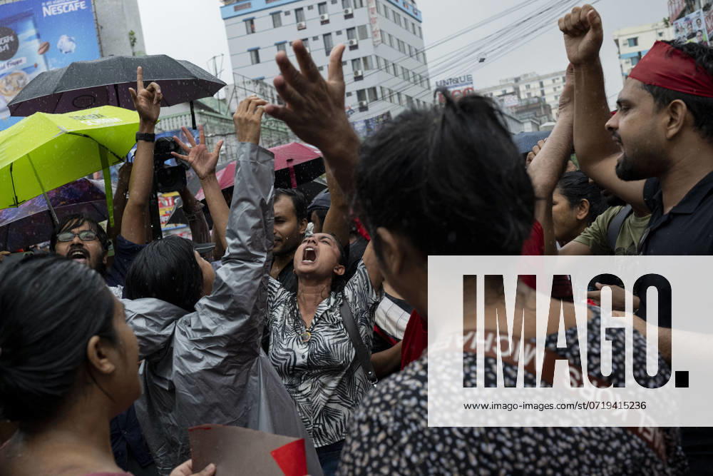 Protesters chant slogans during a demonstration demanding justice for the victims arrested and killed in the recent countrywide violence over quotas in government jobs. Dhaka Bangladesh - ZUMAs197 20240801_aaa_s197_038