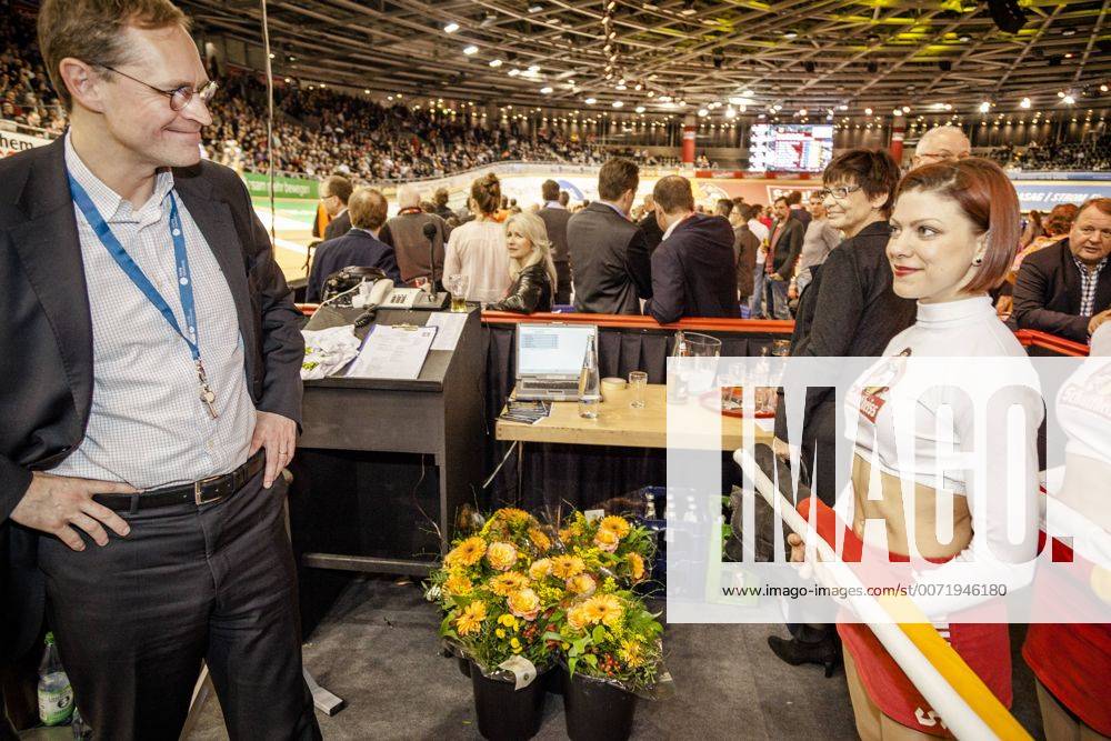 Regierender Bürgermeister Michael Müller beim 105. Berliner Sechstagerennen Europa,Deutschland,Berlin, 02.02.2016: Der Regierende Bürgermeister Michael Müller ehrte am späten Dienstagabend im Velodrom die Sieger des 105. Berliner Sechstagerennens.