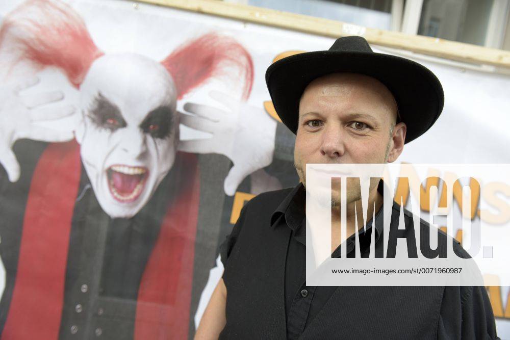 Spitzenkandidat Bruno Kramm (Piratenpartei) anlässlich der Vorstellung der Wahlplakate des Piraten zur bevorstehenden Abgeordnetenhauswahl in Berlin Vorstellung der Wahlkampagne der Piratenpartei in Berlin