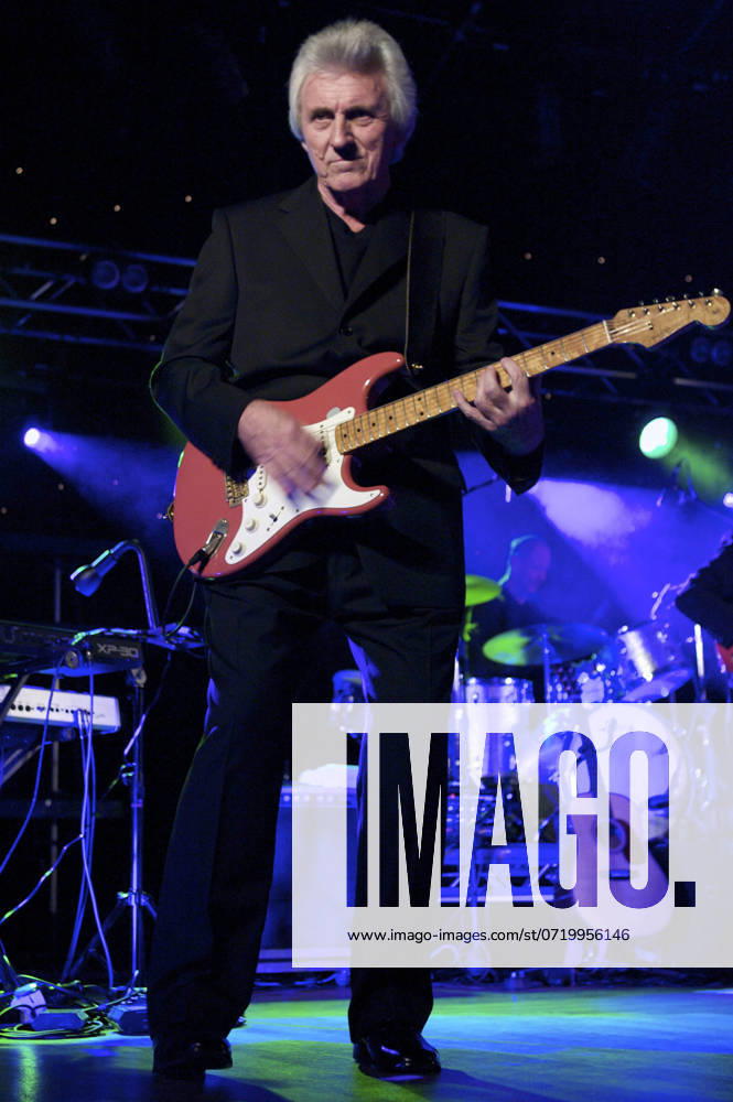 Bruce Welch of The Shadows performing live at the Lakeside complex in Frimley Green, Surrey - 20 September 2008 FAM24161