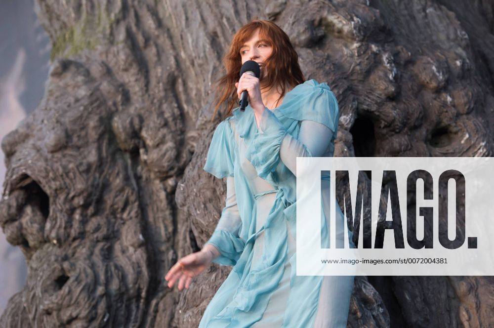Florence And The Machine Konzert - British Summertime Festival in London Barclaycard British Summertime Festival London.UK. Florence Welch of Florence And The Machine at the Barclaycard British Summertime Festival - Day Two - at Hyde Park, London. 2nd July 2016. LMK370-60798-030716.