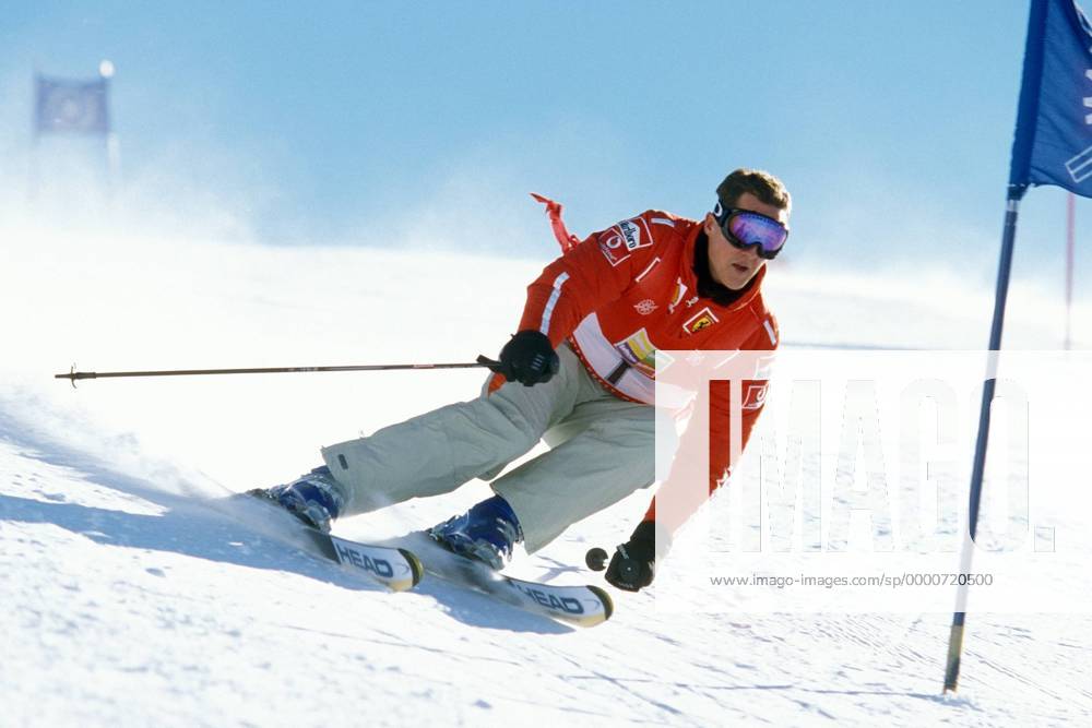 Michael Schumacher (Deutschland Ferrari) beim Wintersport Motorsport Herren Ferrari Skiwoche 2003, Formel 1, F1, Winter, Ausflug, Ski, Alpin Skisport, Schnee, Abfahrt, Einzelbild Madonna di Campiglio