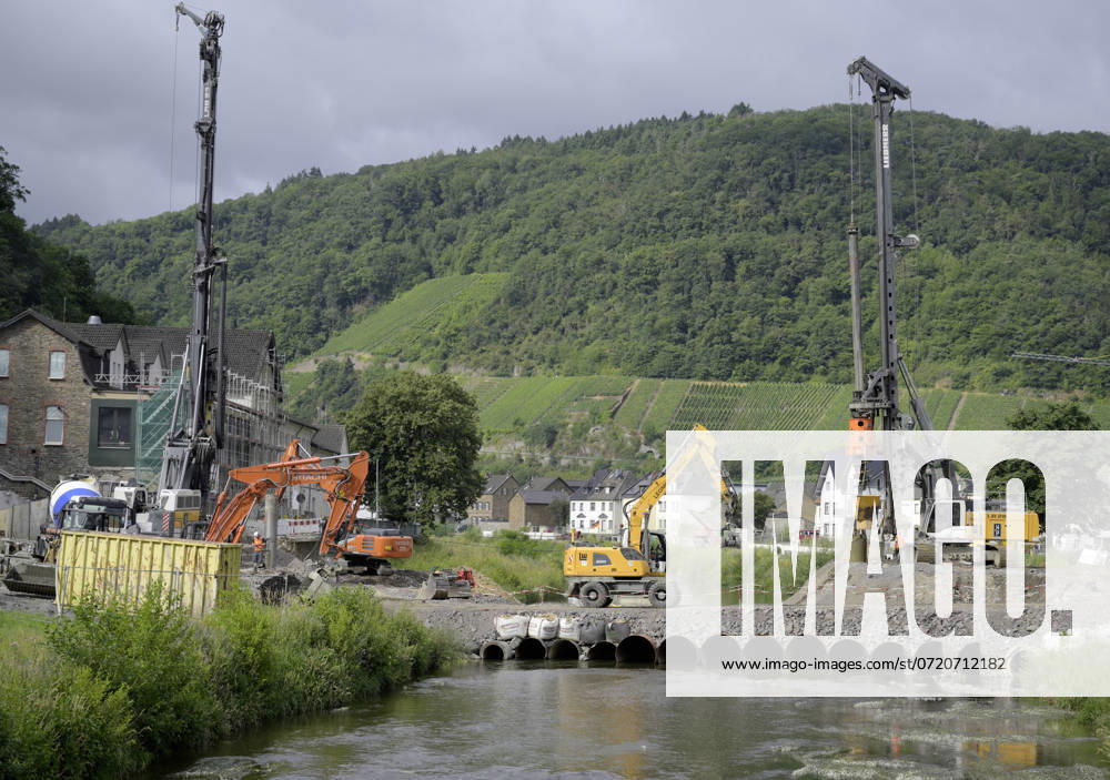 DEU , GERMANY After the flood disaster in the Ahr valley in July 2021 the Deutsche Bahn AG is rebuilding the destroyed Ahr valley train line , here in Dernau , 17 07 2024 DEU , GERMANY After the flood disaster in the Ahr valley in July 2021 the Deutsche Bahn AG is rebuilding the destroyed Ahr valley train line , here in Dernau