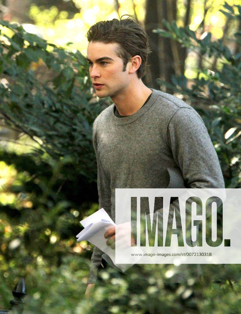 Nov. 1, 2010 - New York, New York, U.S. - Actor CHACE CRAWFORD films a scene from his TV show Gossip Girl on the Upper East Side. - ZUMAk03_