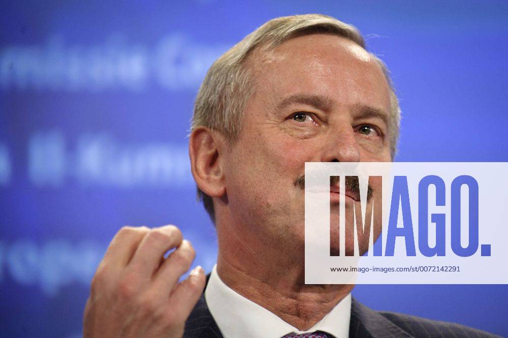 Nov. 5, 2010 - Brussels, BXL, Belgium - Siim KALLAS, Vice-President of the Commission, responsible for Transport gives a statement on air cargo security in Brussels, Belgium on 2010-11-05 by Wiktor Dabkowski - ZUMAw80_