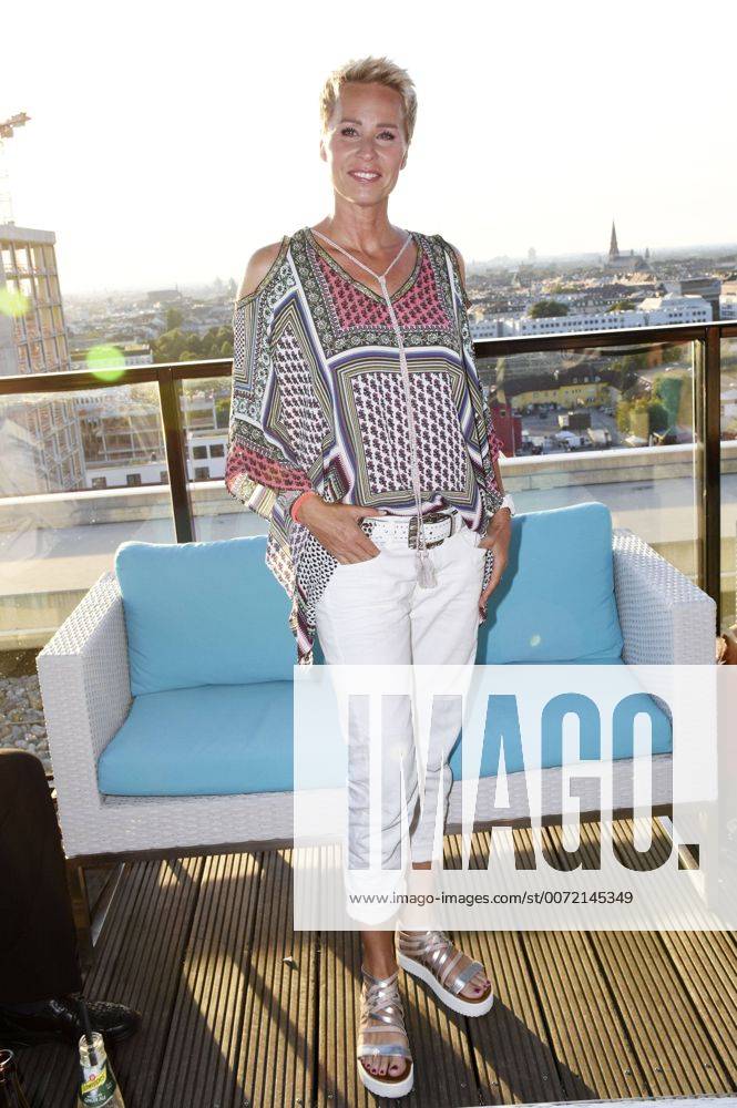 Sonja Zietlow beim Eagles Charity Golf Club e. V. Fußball EM Sommerfest im Upside East. München, 10.07.2016 Foto:xP.xSchönbergerx xFuturexImage