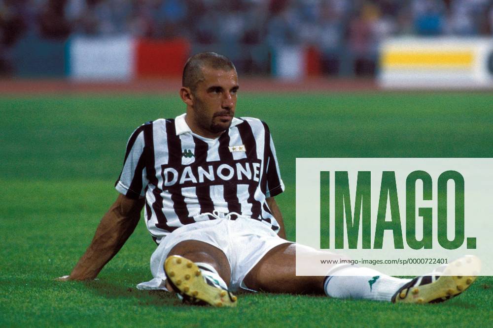 Gianluca Vialli (Juve) sitzt enttäuscht am Boden Fußball Herren Serie A 1992 1993, 1. Italienische Liga, Juventus Turin Einzelbild Turin Enttäuschung, Nachdenklichkeit,