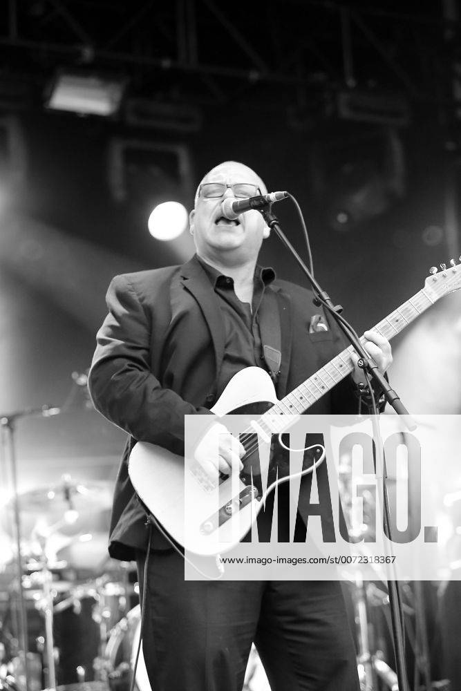 Black Francis von der Band Pixies bei einem Konzert am 18. Juli 2016 in der Zitadelle Spandau in Berlin. (Foto schwarz weiß konvertiert) Black Francis of the band Pixies performs during a concert at Zitadelle Spandau on 18 July, 2016 in Berlin, Germany. (Image converted to black and white) Pixies Konzert in Berlin