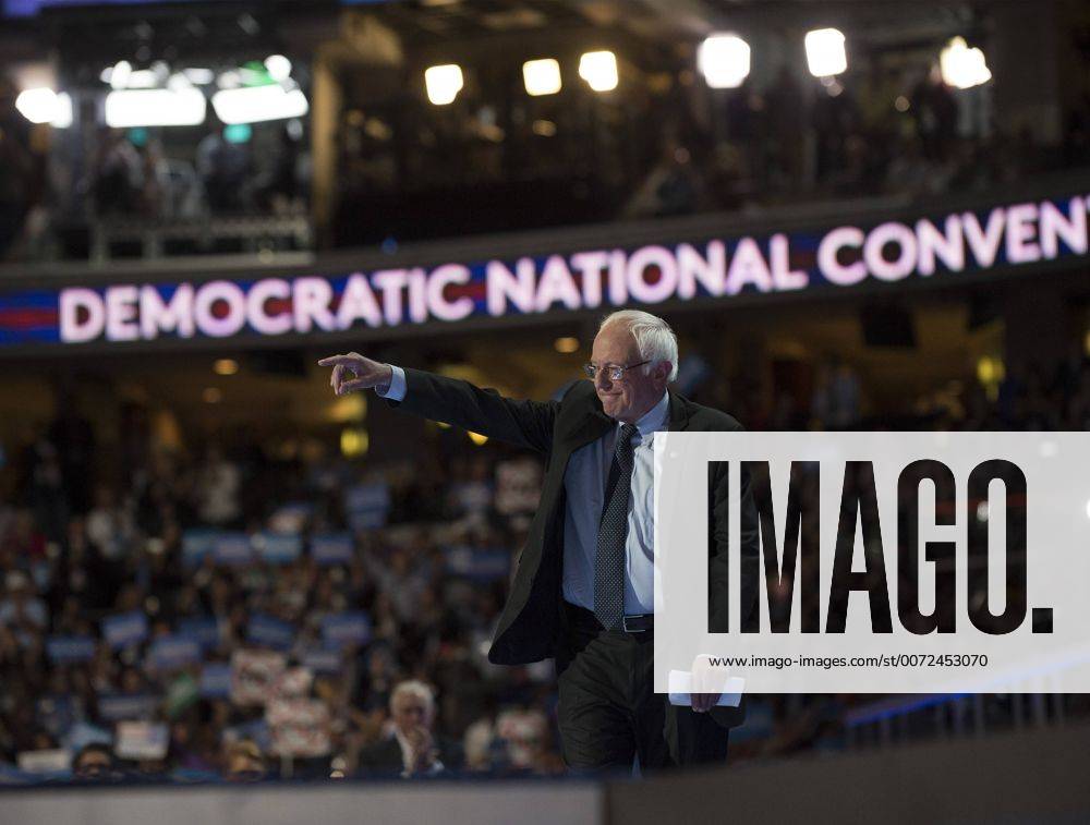 Parteitag der Demokraten in Philadelphia Former Presidential candidate Senator Bernie Sanders of Vermont speaks during the Democratic National Convention at Wells Fargo Center in Philadelphia, Pennsylvania on July 25, 2016. The delegates will confirm the nomination of Hillary Clinton and Tim Kaine as the Democratic ticket for the November election. PHI20160725 PETExMAROVICH