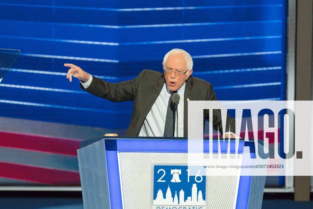 Parteitag der Demokraten in Philadelphia July 25, 2016 - Philadelphia, PA, UNITED STATES - Senator Bernie Sanders during his keynote address during the opening day of the Democratic National Convention at the Wells Fargo Center July 25, 2016 in Philadelphia, Pennsylvania. Philadelphia UNITED STATES - ZUMAe02_
