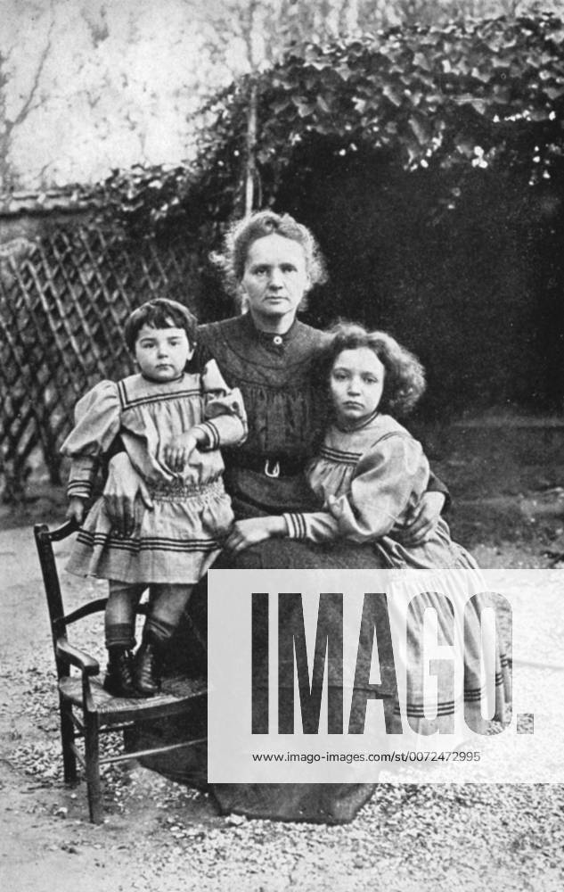 IMAGO ICONS: Marie Curie Marie Curie (1867-1934) Polish-born French physics, with her daughters Eve and Irene in 1908. WHA !ACHTUNG AUFNAHMEDATUM GESCHÄTZT!