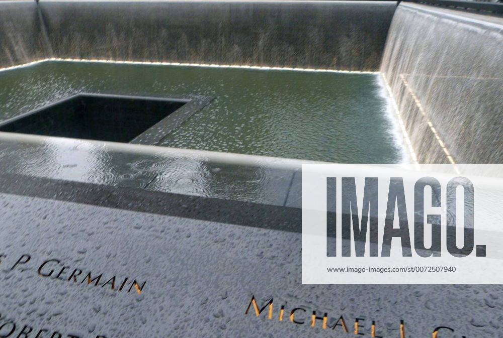 Ground Zero Memorial (Reflecting absence), honouring the victims of September 11 2001 attack on the World Trade Centr ewhich destroed the Twin Towers. New York City , USA WHA !ACHTUNG AUFNAHMEDATUM GESCHÄTZT!