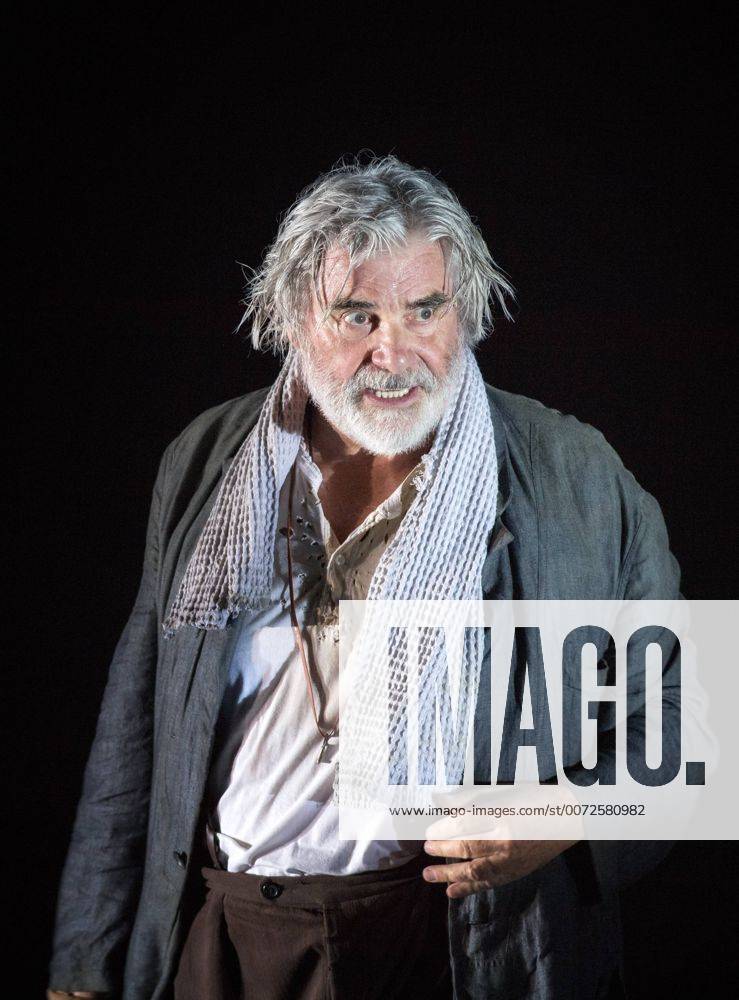 SALZBURGER FESTSPIELE - Der Sturm ( William Shakespeare) - Peter Simonischek als Prospero als der rechtmäßige Herzog von Mailand am 31.07.2016 während der Fotoprobe zur Komödie - Der Sturm ( William Shakespeare) - auf der Perner Insel, Hallein, Oesterreich