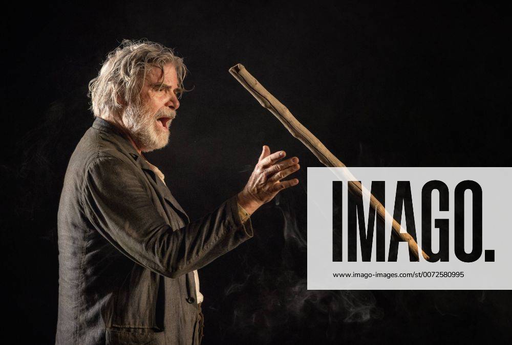 SALZBURGER FESTSPIELE - Der Sturm ( William Shakespeare) - Peter Simonischek als Prospero als der rechtmäßige Herzog von Mailand am 31.07.2016 während der Fotoprobe zur Komödie - Der Sturm ( William Shakespeare) - auf der Perner Insel, Hallein, Österreich