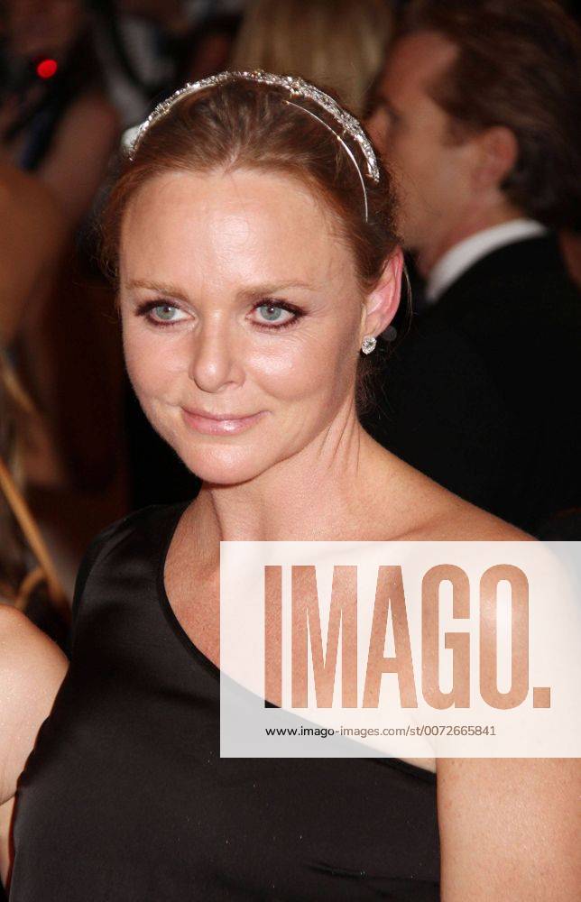 New York, New York, U.S. - Designer STELLA MCCARTNEY attends the Metropolitan s Museum of Art Costume Institute Gala Benefit for the opening of the new exhibit American Woman: Fashioning A National Identity - ZUMAk03_