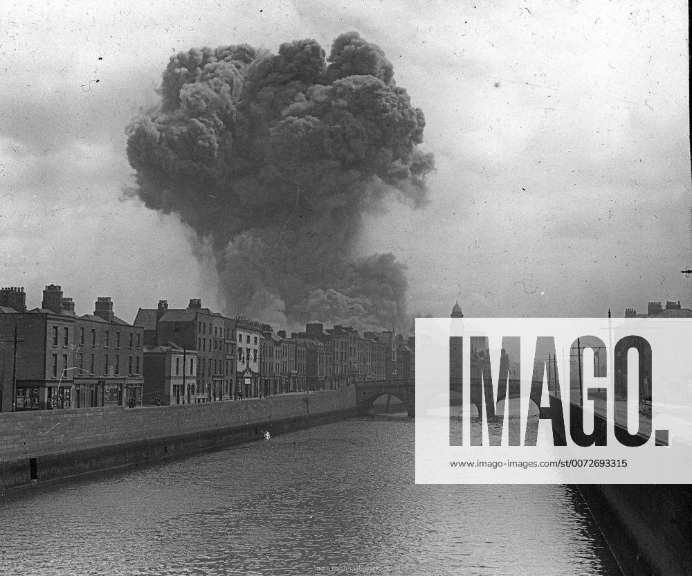The battle of Dublin: The image shows an Explosion at the Four Courts, during the Irish Civil War 1922. WHA !ACHTUNG AUFNAHMEDATUM GESCHÄTZT!
