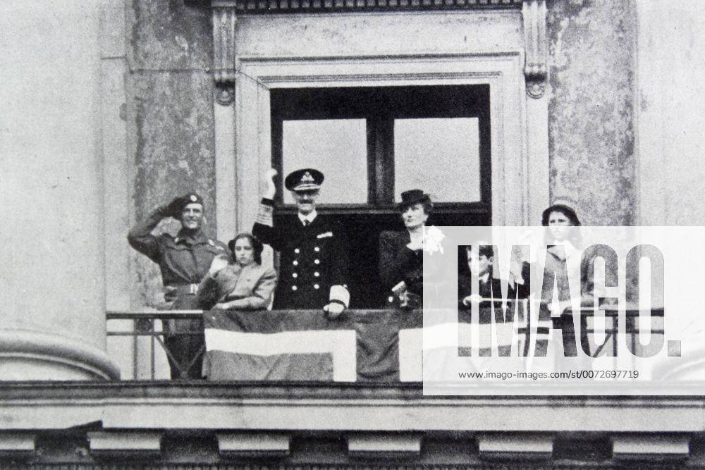 Photograph of the Norwegian Royal Family including King Haakon Crown, Crown Prince Olav and Prince Harald waving from the balcony of Oslo s Palace. Dated 1945 WHA !ACHTUNG AUFNAHMEDATUM GESCHÄTZT!