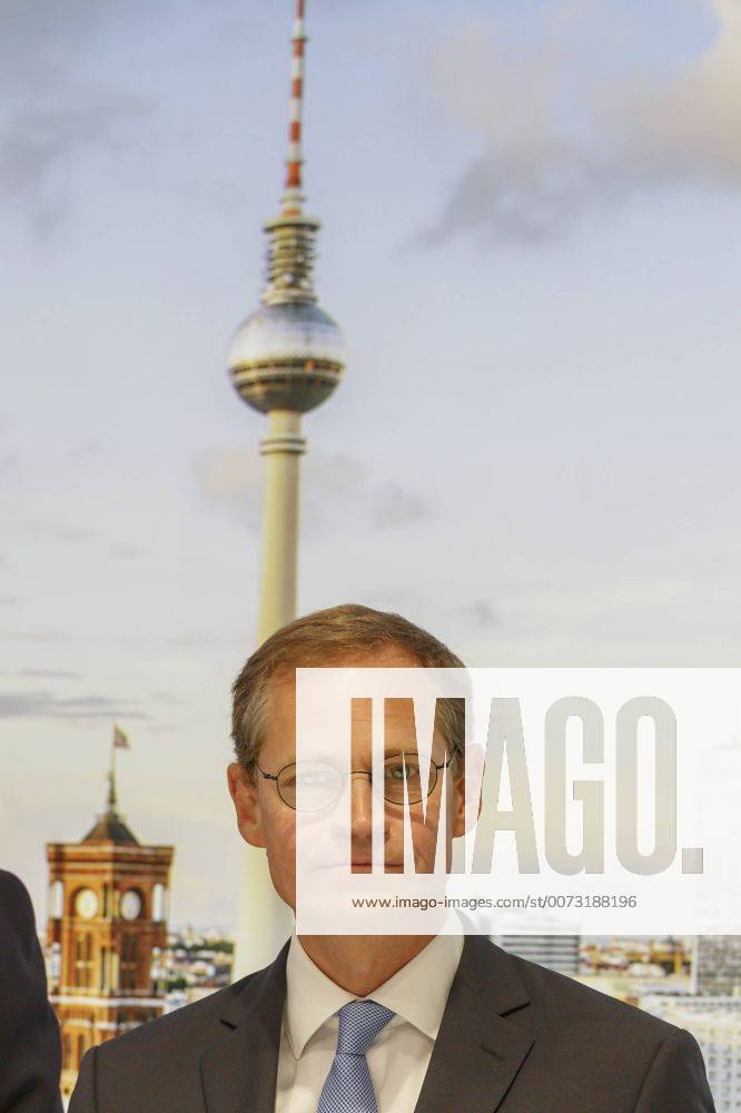 Berlin, Deutschland, GER, Internationale Funkausstellung (IFA), Foto: reg. Bürgermeister von Berlin, Michael Müller (SPD) beim Eröffnungsrundgang
