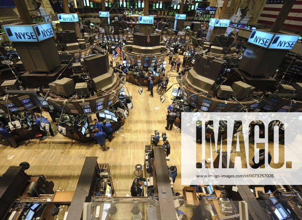 ) -- NEW YORK, July 20, 2009 -- Traders work on the trading floor in New York Stocks Exchange, the United States, July 20, 2009. Wall Street rallied on Monday as CIT Group reached a deal with key bondholders while a reading of economic indicators topped estimates. The Dow Jones average rose 104.21, or 1.2 percent, to 8,848.15. The S&P 500 index rose 10.75, or 1.1 percent, to 951.13, its best finish since November s lows. The Nasdaq composite index rose 22. 68, or 1.2 percent, to 1,909.29. Shen Hong) (gxr) - ZUMAx10_