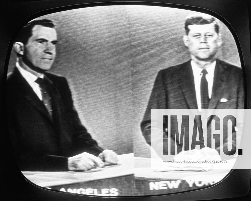 John F. Kennedy and Richard Nixon participate in a Televised, American 1960 presidential debate. WHA !ACHTUNG AUFNAHMEDATUM GESCHÄTZT!