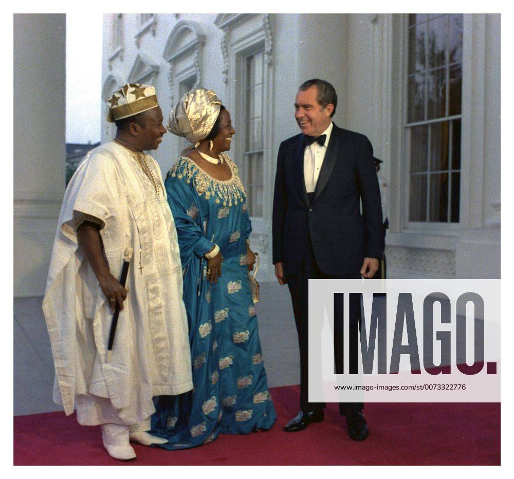 U.S. President Richard Nixon greets President of Liberia William R Tolbert, arriving at the White House, Washington DC. WHA !ACHTUNG AUFNAHMEDATUM GESCHÄTZT!