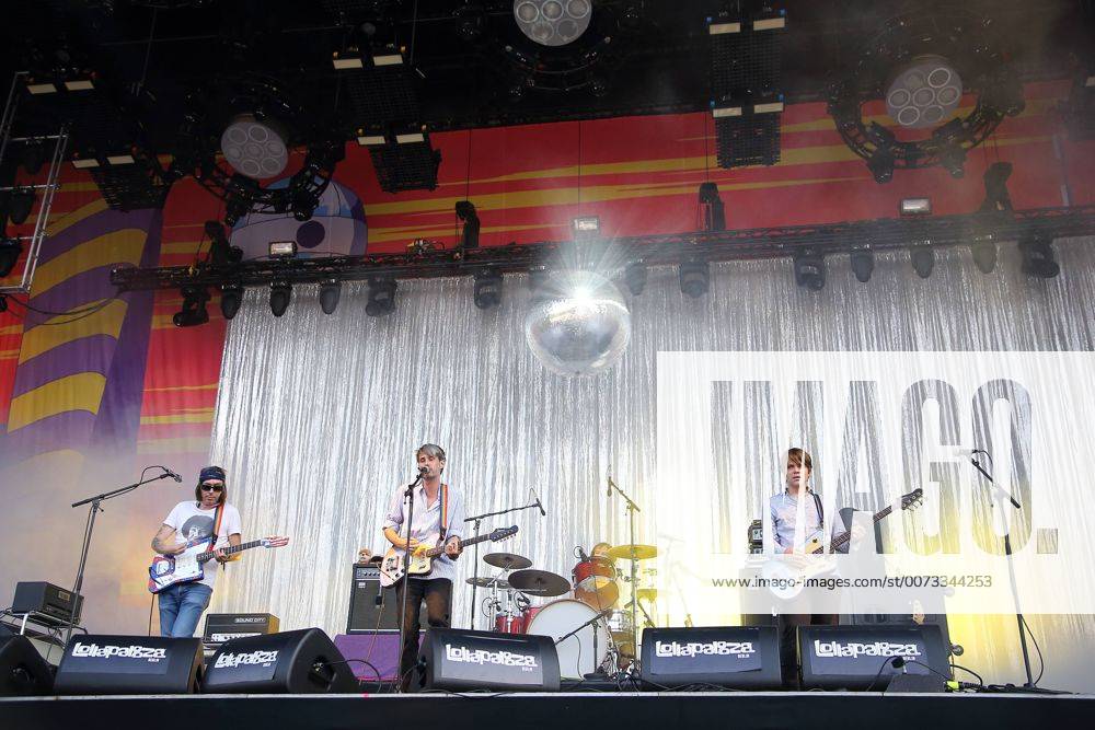 Rick McPhail, Dirk von Lowtzow, Arne Zank und Jan Müller, v.l., von der Band Tocotronic beim Lollapalooza Festival am 10. September 2016 im Treptower Park in Berlin. Rick McPhail, Dirk von Lowtzow, Arne Zank and Jan Müller, L-R, of the band Tocotronic perform during the Lollapalooza festival on 10 September 2016 at Treptower Park in Berlin, Germany. Lollapalooza Berlin