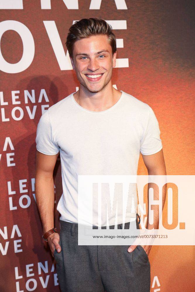 Jannik Schuemann, Deutschlandpremiere von Lena Love im Mathaeser Filmpalast in Muenchen am 12.09.2016