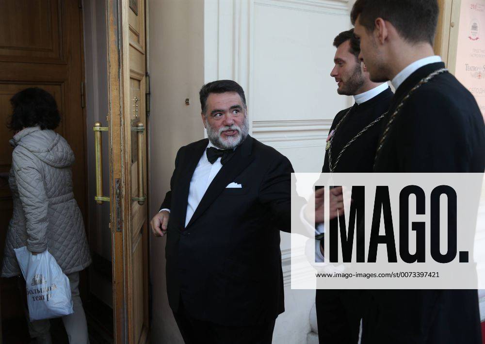 Bosco di Ciliegi head Mikhail Kusnirovich (C) at the entrance to Moscow s Bolshoi Theatre where a production of Giuseppe Verdi s opera Simon Boccanegra is to be presented by the Teatro alla Scala (Milan s grand opera house) as part of the 2016 Chereshnevy Les Open Art Festival. Artyom Korotayev TASS TS03112D