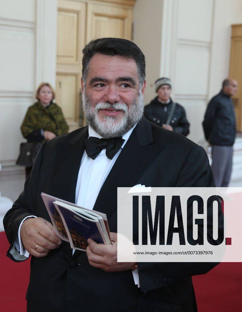 Bosco di Ciliegi head Mikhail Kusnirovich (front) at the entrance to Moscow s Bolshoi Theatre where a production of Giuseppe Verdi s opera Simon Boccanegra is to be presented by the Teatro alla Scala (Milan s grand opera house) as part of the 2016 Chereshnevy Les Open Art Festival. Artyom Korotayev TASS TS03112E