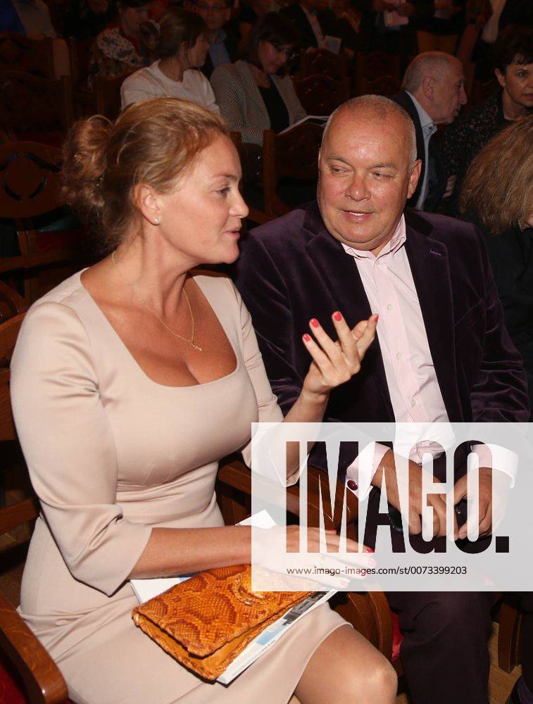 Journalist Dmitry Kiselev with wife Maria at Moscow s Bolshoi Theatre where a production of Giuseppe Verdi s opera Simon Boccanegra is to be presented by the Teatro alla Scala (Milan s grand opera house) as part of the 2016 Chereshnevy Les Open Art Festival. Artyom Korotayev TASS TS031149