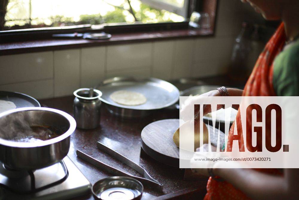 Mar 04, 2009 - Mumbai, Maharashtra, India - A house wife preparing lunch to be packed in the dabba or tiffinbox to be picked up by the dabbawalla for delivery to the office of the client. - ZUMAsu5_