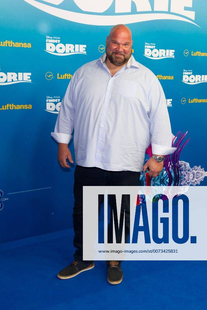 Joerg Moukaddam - Deutschlandpremiere von FINDET DORIE im Zoo Palast in Berlin am 15.09.2016. Deutschlandpremiere FINDET DORIE