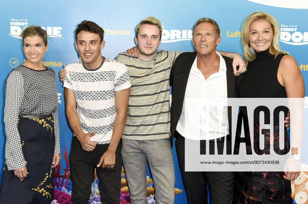 Anke Engelke, Julian Hannes, Amir Yarahi, Christian Tramitz und Franziska van Almsick bei der Premiere des Kinofilms Findet Dorie Finding Dory im Zoo Palast. Berlin, 15.09.2016 Foto:xFredericx xFuturexImage