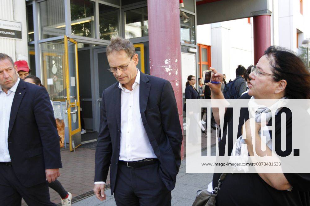 Germany: Mayor Michael Mueller at the polling station Michael Mueller, leading candidate and chairman of the Berlin SPD, comes to choose the polling station in the OSZ Lotis in the auditorium in Berlin-Tempelhof in Germany. SimonexKuhlmey