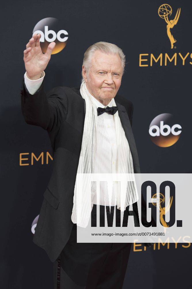 Los Angeles, California, U.S. - JON VOIGHT arrives for the 68th Annual Primetime Emmy Awards, held at the Nokia Theatre. Los Angeles U.S. - ZUMAz03_